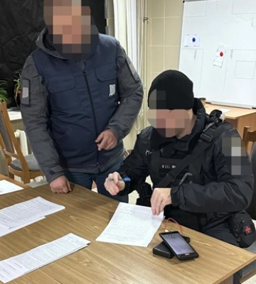 У Херсоні поліцейський жорстоко побив військового — його засудили до трьох років ув’язнення