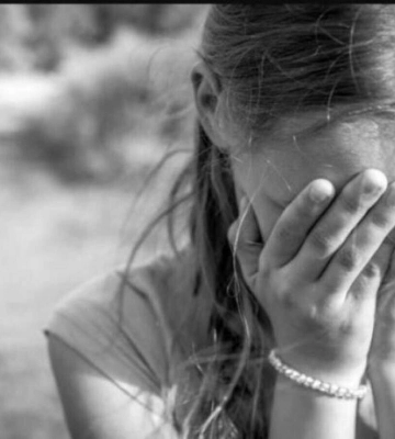 У Дніпрі посеред вулиці знайшли маленьку дівчинку, яка заблукала під час прогулянки