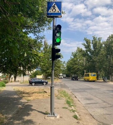 На перехресті в Одесі встановили нові світлофори