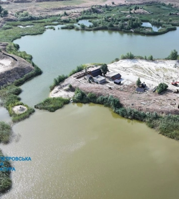 У Дніпрі директору товариства повідомлено про підозру у масштабному незаконному видобутку піску. ФОТО