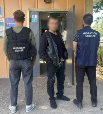 Судимого іноземця депортували з Рівненщини через загрозу безпеці