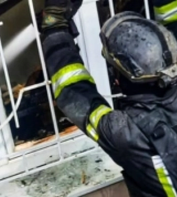 У Херсоні виникли пожежі внаслідок російських обстрілів житлових кварталів міста та передмістя