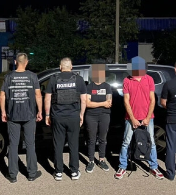Переправляла людей через кордон за $500: в Одесі викрито &quot;таксистку&quot;, - ДПСУ. ФОТО