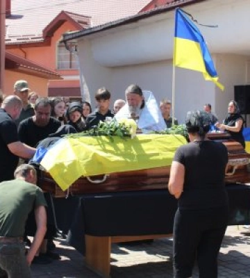 Сьогодні Рахів прощався з Героєм Юрієм ФЕТЬКОМ