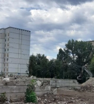 Две разрушенные многоэтажки в Харькове разобрали, третья на подходе