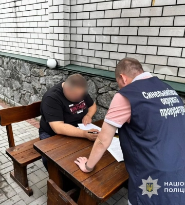 Схема з фіктивними дітьми: посадовці РАЦС допомагали чоловікам тікати за кордон