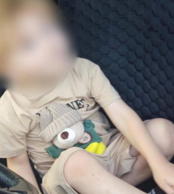Батько зачинив 3-річного малюка у авто і пішов до торгового центру