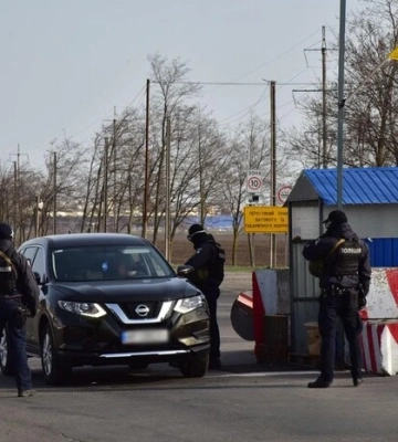 Займалися поборами на блокпосту: у Дніпропетровській області судитимуть правоохоронців