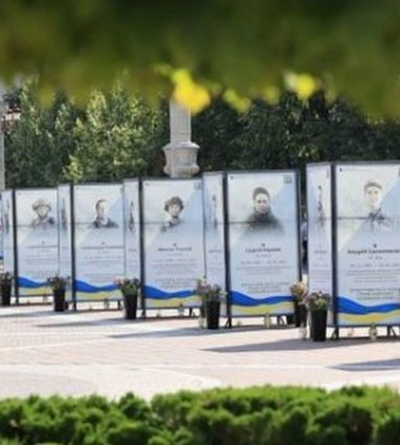 На Київщині жінка осквернила меморіал на Алеї пам’яті Героїв