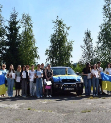 Школярі Костополя зібрали кошти на авто для військових