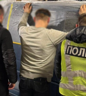 10 років за ґратами проведе автомеханік із Києва, який підпалив два військових авто та відділення Укрпошти