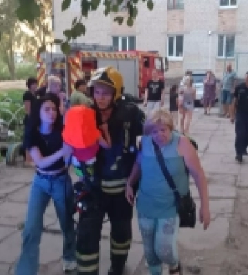 На Кіровоградщині під час гасіння пожежі врятовали жінку та дитину