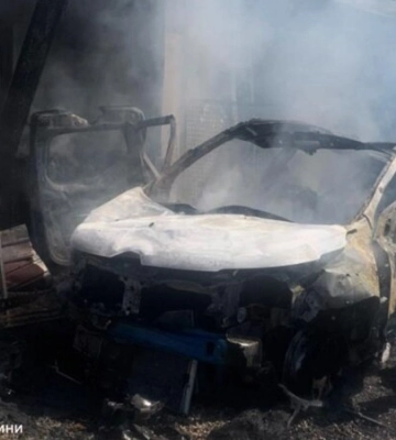 На Сумщині росіяни з дрона атакували цивільну автівку - двоє поранених