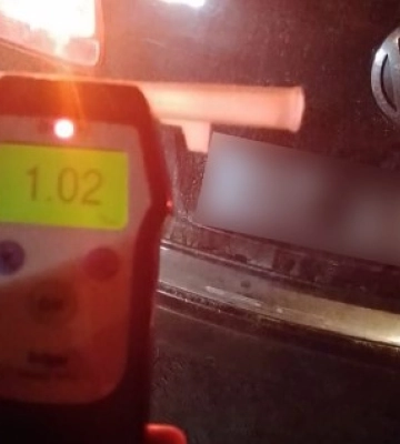 У Сумах патрульні зупинили 19-річного водія позашляховика без прав і напідпитку