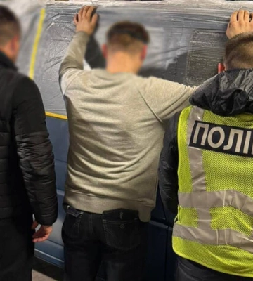 10 років за ґратами проведе автомеханік із Києва, який підпалив два військових авто та відділення Укрпошти