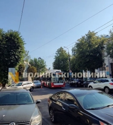 У центрі Луцька - величезний затор через аварію (ФОТО)