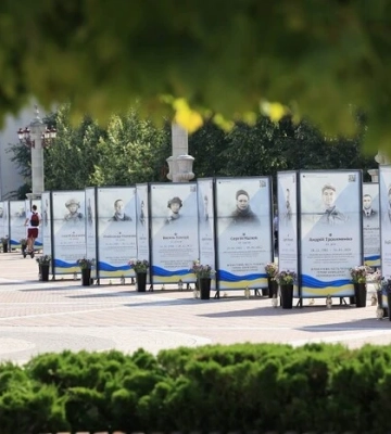 В Ірпені жінка пошкодила портрети загиблих захисників на Алеї пам’яті: реакція поліції