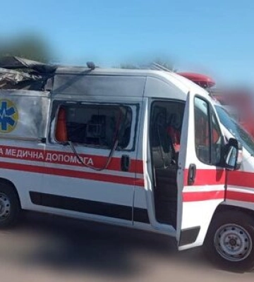 Рашисти вдарили по Херсонщині: загинув чоловік у Комишанах, пошкоджено швидку в Бериславському районі. ФОТОрепортаж
