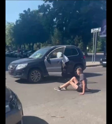 У Луцьку автівка збила хлопця на самокаті