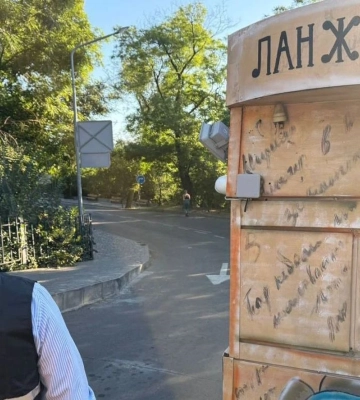 В Одесі правоохоронці звільняють паркувальні майданчики від шлагбаумів для безперешкодного доступу до узбережжя моря