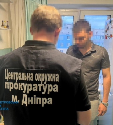 У Дніпрі викрито організаторів двох підпільних гральних закладів, серед затриманих - поліцейський