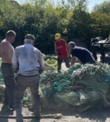 У Рожищі просять чоловіків допомогти вантажити захисні сітки для військових