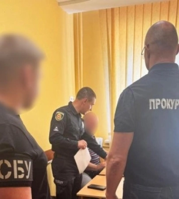 На Рівненщині викрили групу, яка під виглядом гуманітарки ввезла 27 авто