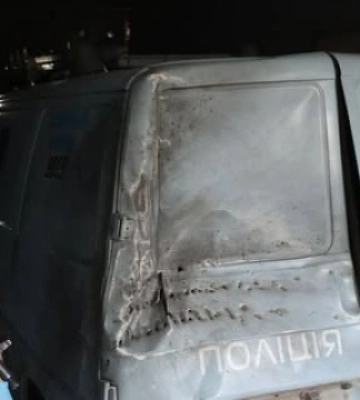 Удар дроном по поліцейській автівці на Харківщині: постраждали четверо правоохоронців