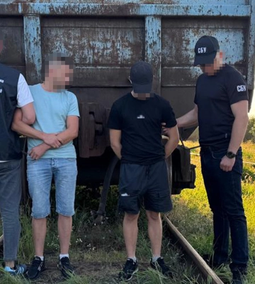 На Закарпатті затримали залізничника, який віз ухилянтів у кабіні тепловоза за $12 тисяч