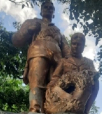 У селі на Одещині відмовляються демонтувати радянські символи та пам&#039;ятник