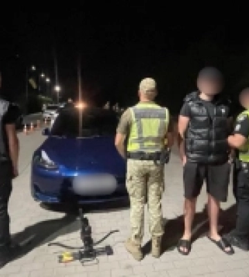 Прикордонники відділу «Тячів» виявили в автомобілі закарпатця арбалет зі стрілами Прикордонники відділу «Тячів» виявили в автомобілі закарпатця арбалет зі стрілами