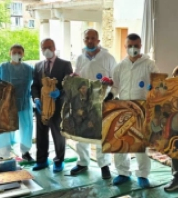 У Києві розпочали реставрацію творів мистецтва, які зазнали пошкоджень через російський обстріл Академії імені Бойчука