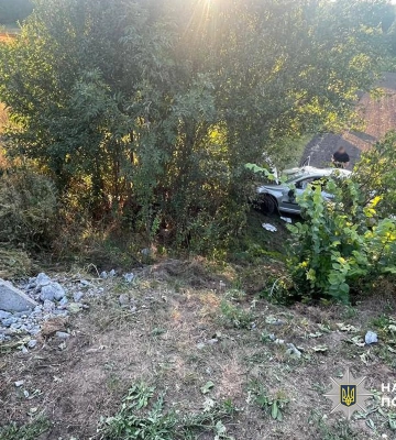 На Звенигородщині авто зіткнулося з елетроопорою та перекинулося: одна людина загинула (ФОТО)