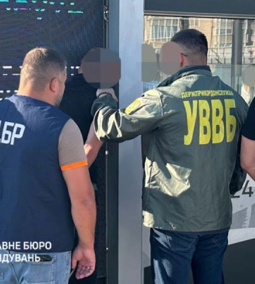 На Закарпатті прикордонник за 6 тис. доларів переправляв призовників до Словаччини