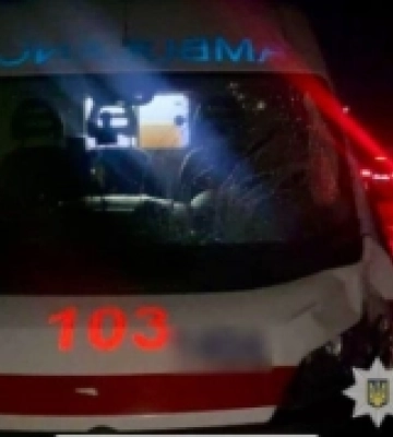 На Закарпатті швидка на смерть переїхала лучанина
