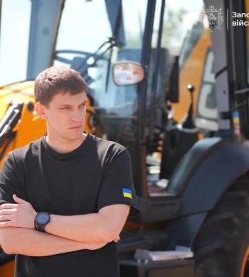 Екскаватори та трактори: три громади Запорізької області отримали спецтехніку, придбану за бюджетні кошти