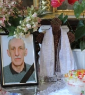 Понад рік вважали зниклим безвісти: у Рожищі попрощалися із захисником України Миколою Катеринюком. ФОТО