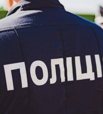 Могли продавати неповнолітнім: поліція перевіряє магазин в Києві на вміст наркотиків у товарах