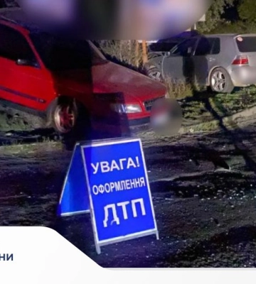 На Прикарпатті поліція встановлює обставини двох ДТП, в яких постраждали люди. ФОТО