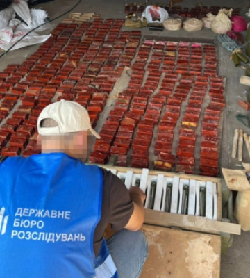 У Кропивницькому зі схрону в гаражі вилучили понад сотню кілограмів вибухівки та боєприпаси