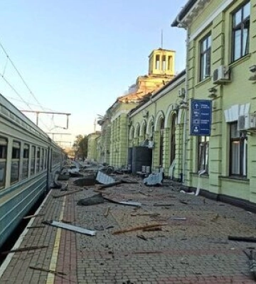 Наслідки масованого обстрілу Лозової на Харківщині. ФОТОрепортаж