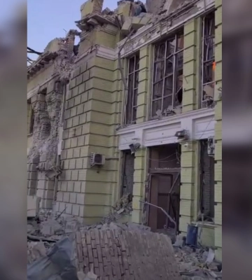 росія атакувала Лозову на Харківщині: пошкоджено залізничний вокзал, є поранені, у місті перебої з водою і світлом  (Відео)