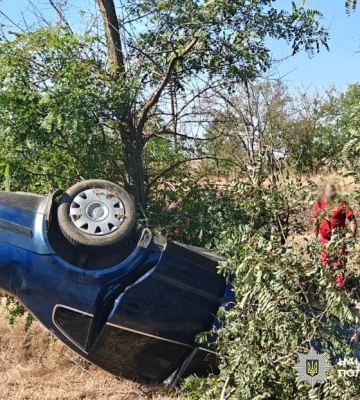 П&#039;ятеро в салоні - четверо травмовані: на Одещині водій з ознаками сп&#039;яніння перекинув авто, - ФОТО