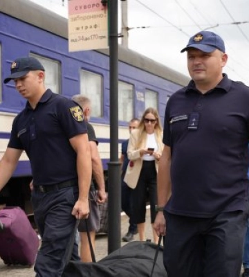 У Мукачеві зустріли черговий евакуаційний потяг
