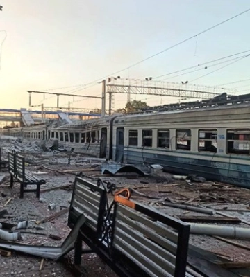 ГСЧС показала последствия удара РФ по Лозовой