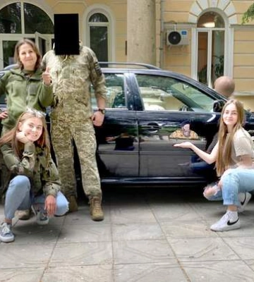 На выручку от ярмарок девушки из Острога купили две машины для ВСУ