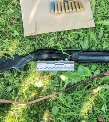 На Закарпатті чоловік влаштував стрілянину по поліцейських