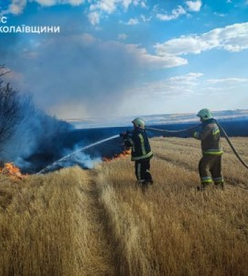 4 серпня та в ніч проти 5 на Миколаївщині виникло 30 пожеж, одна з них — внаслідок обстрілу