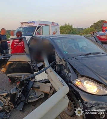 На Львівщині у моторошній ДТП загинули 15-річна дівчина та 18-річний хлопець