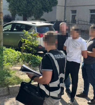 Обіцяв військовозобов&#039;язаному вступ до ВНЗ за 1100 доларів: львів&#039;янинові повідомили про підозру